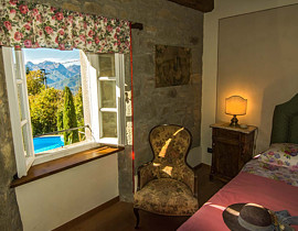 Camere - Camera Matrimoniale Marrone - Posti Letto 2 - Vista Panoramica Alpi Apuane - Casa Vacanze Garfagnana - Lucca